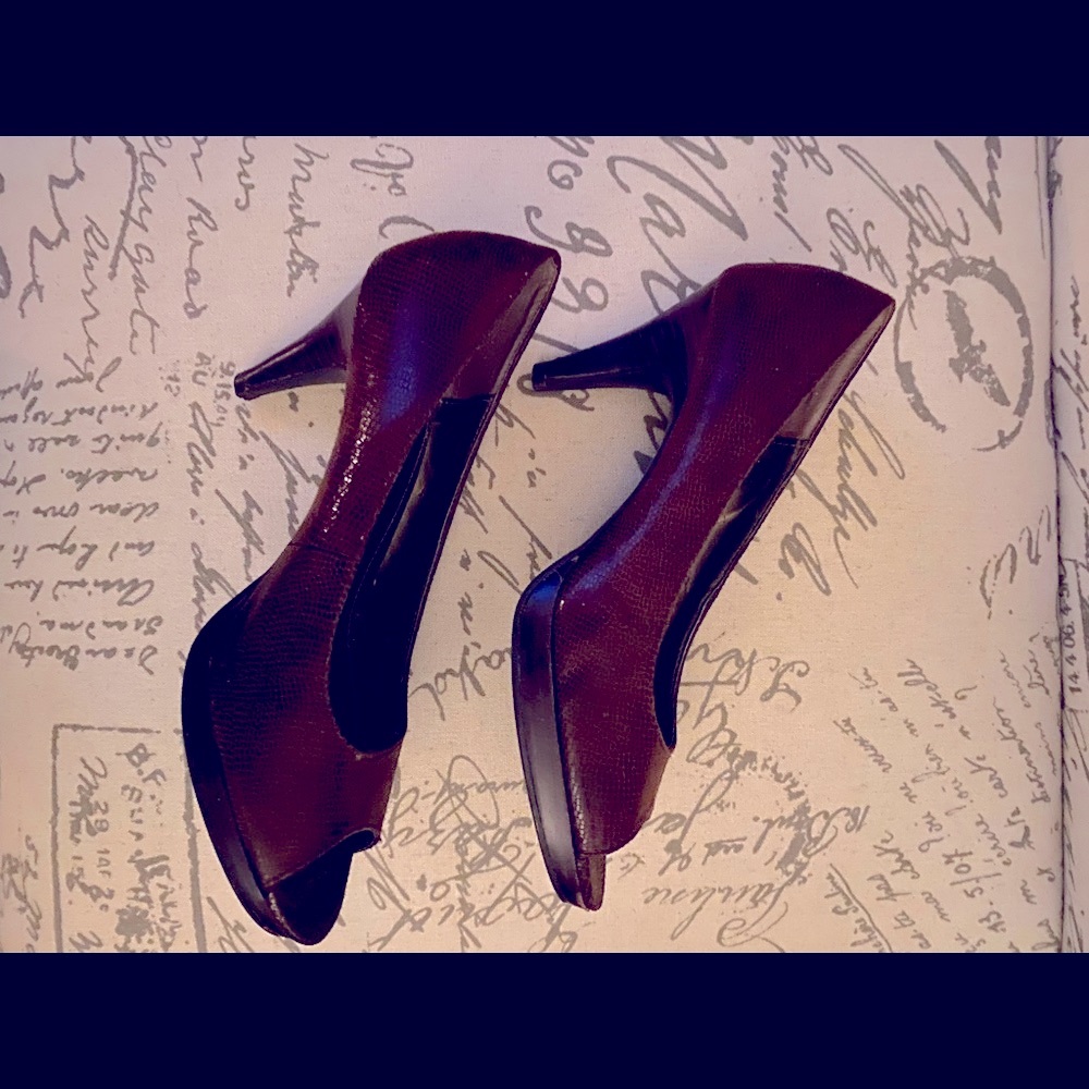 Heels - Picture 2 of 7